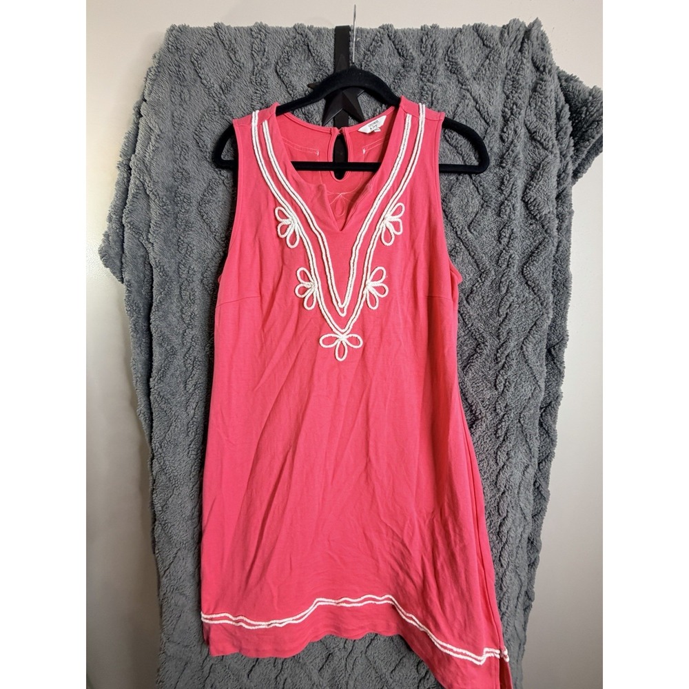 Crown & Ivy Pink Sleeveless Embroidered Shift Dress Keyhole Neck SZ M (A-44)